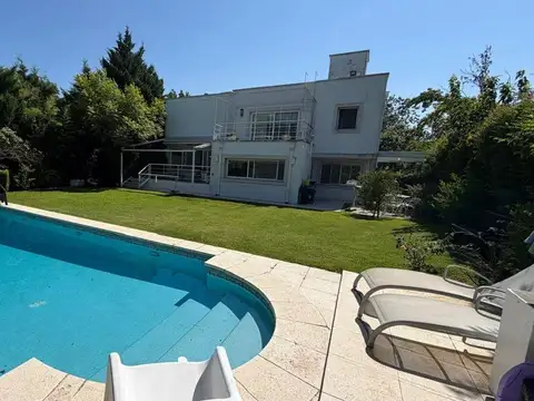 COUNTRY CLUB MAYLING  PILETA CASA 7 AMBIENTES