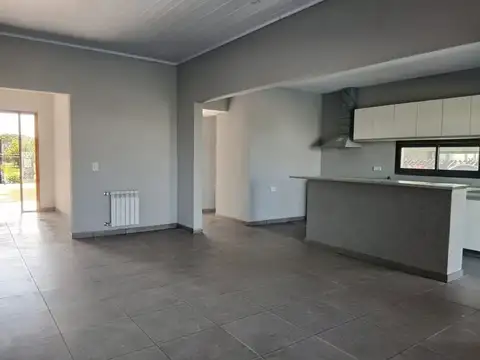 Casa 5 ambientes con 2 baños