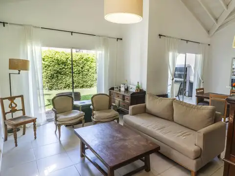Casa 3 ambientes con 2 baños