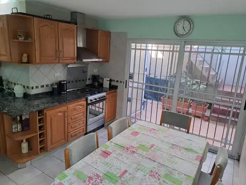 Depto Tipo Casa 3 ambientes con 2 baños