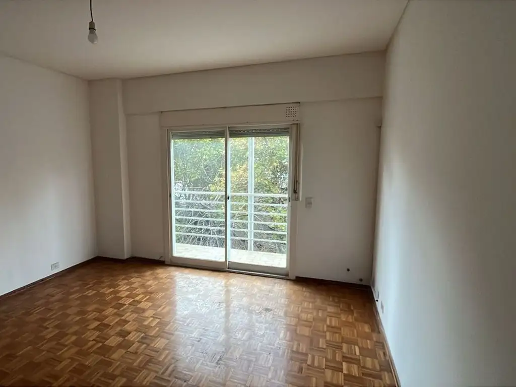 Avenida Hipólito Yrigoyen 3400