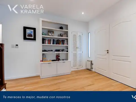 Casa en Venta con 3 cocheras