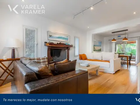 Casa en Venta con 3 cocheras