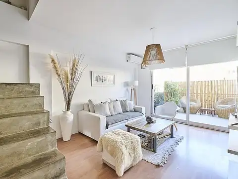 Triplex balcón aterrazado parrilla Cochera fija descb en Belgrano