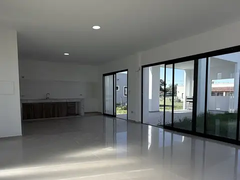 VENTA Club de Campo Jardines de San Lorenzo  Hermosa Casa 1 planta