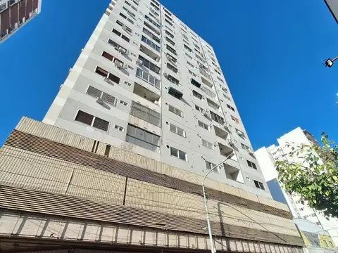 Alquiler Quilmes Ctro. 3 ambientes con balcón y cochera.