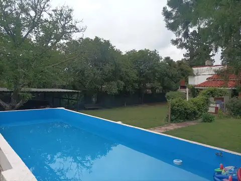 Casa en Venta con 3 cocheras