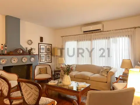 Casa 6 ambientes con 3 baños