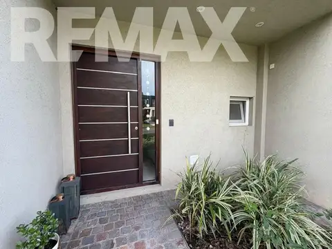 Casa 6 ambientes con 5 baños