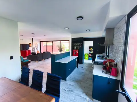 Casa 7 ambientes con 3 baños