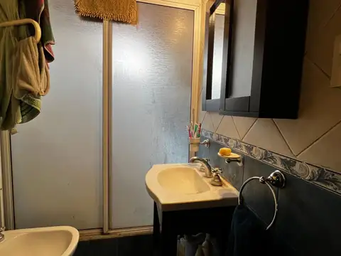 Casa 4 ambientes con 1 baño