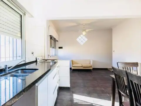 VENTA CASA CON PILETA