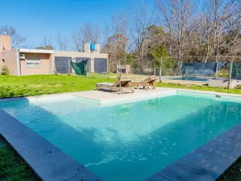 VENTA CASA CON PILETA 