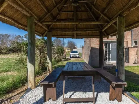 VENTA CASA CON PILETA