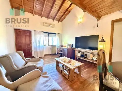 Casa en Venta con 2 cocheras