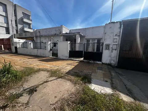 Casa 3 ambientes con 1 baño