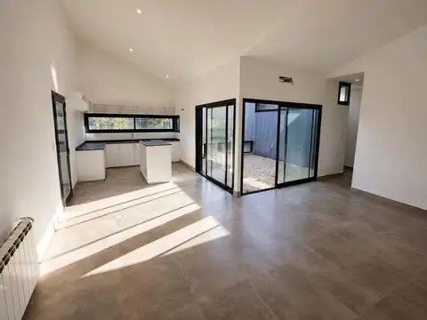 Casa en Venta con 3 cocheras