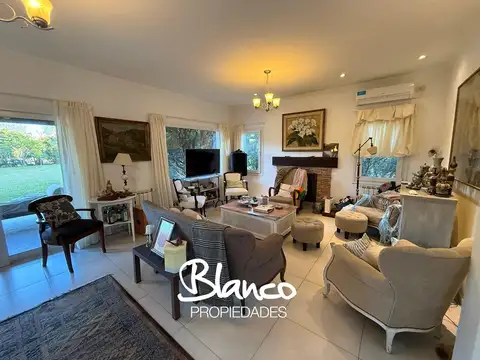 Casa en Alquiler con 2 cocheras
