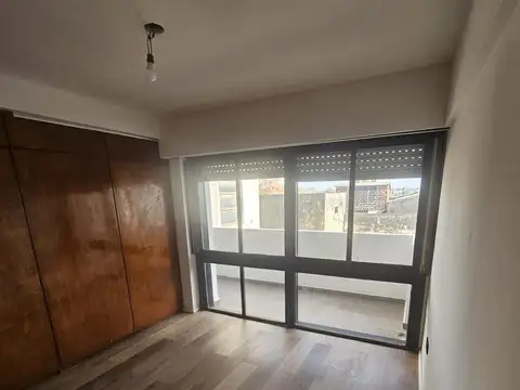 Av. Alberdi  al 600, reciclado a nuevo, 1 dormitorio contrafrente con balcon