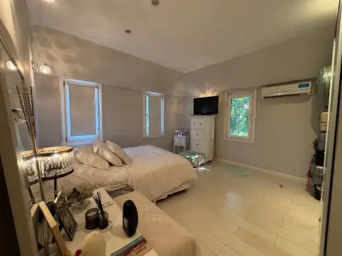Casa 6 ambientes con 5 baños