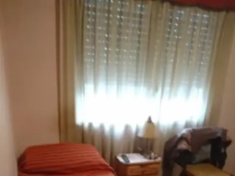 1219-Amerciana sólida construcción.