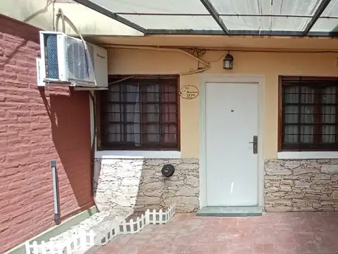 Depto Tipo Casa en Alquiler de 3 ambientes