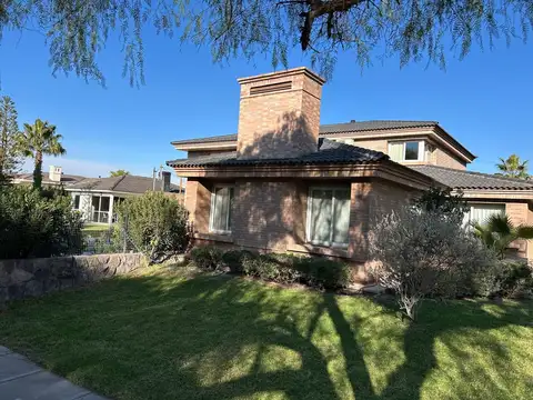 Casa B° Dalvian, 5 Dorm, 5 Baños, Jardín, Piscina, Quincho, Cochera