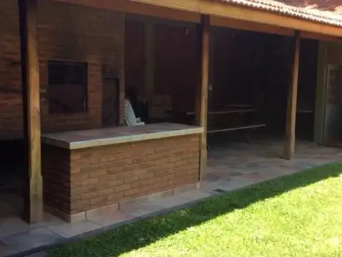 Casa en Alquiler con 14 cocheras