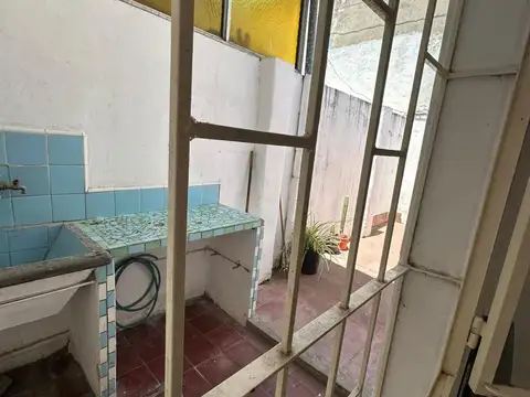 Depto Tipo Casa en Alquiler en Moron Sur, $ 350.000