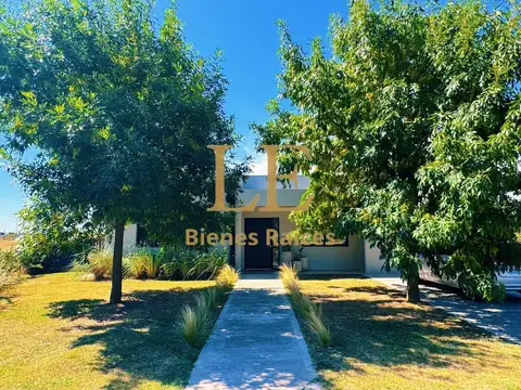 Casa 4 ambientes con 3 baños