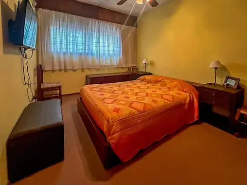 Casa 6 ambientes con 2 baños