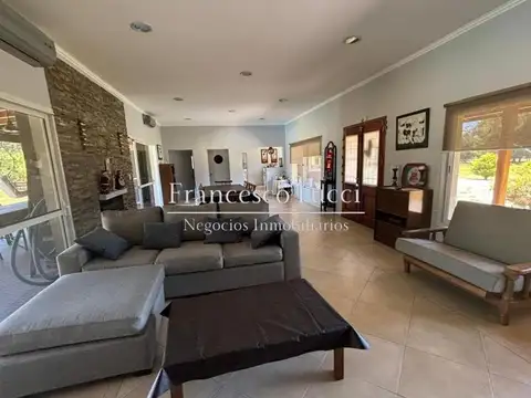 Casa 6 ambientes con 4 baños