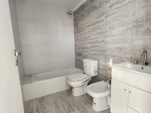 DEPARTAMENTO 3 AMB. AMPLIOS CON COCHERA