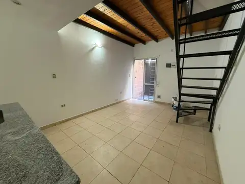 Depto Tipo Casa en Alquiler de 1 dormitorio