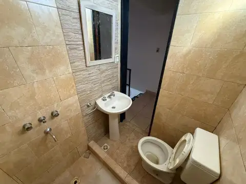 PH 2 ambientes con patio en alquiler Lanus Oeste