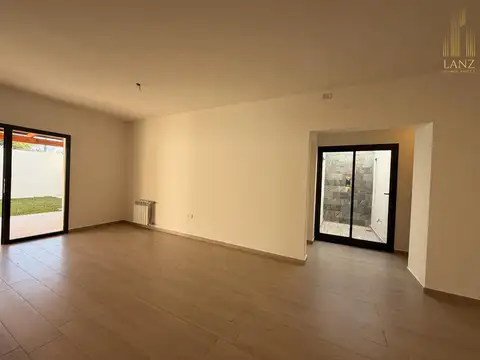 Casa 7 ambientes con 2 baños
