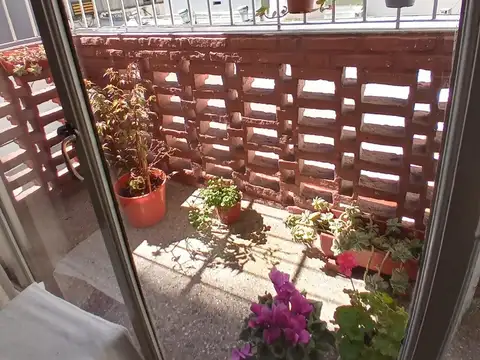 EXCELENTE DEPARTAMENTO 4 AMB. C/BALCON Y PATIO