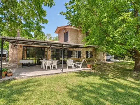 Venta de Casa. 3 Dormitorios, Aconquija 1102, Cotos de Alameda. Roldan.