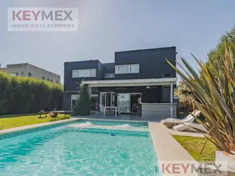 Casa en Alquiler con 2 cocheras