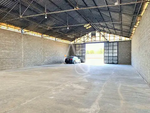 Alquiler Galpón/ Depósito 400m2, Colectora Acceso Oeste, Trifásica
