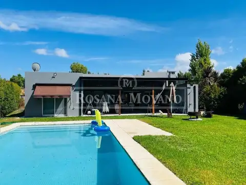 Casa 5 ambientes con 4 baños