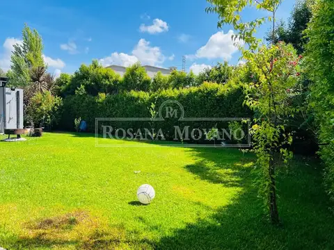 Casa en Venta con 3 cocheras