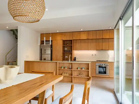 Casa de pasillo de 3 dormitorios con terraza y pileta en Barrio Lourdes