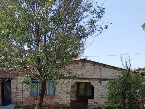 Lote con construccion a refaccionar