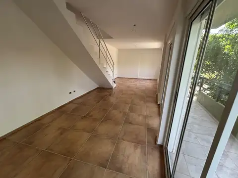 Depto Tipo Casa en Venta de 3 ambientes