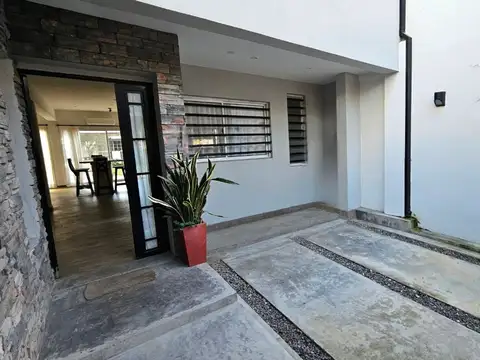 FLORIDA OESTE CASA VENTA 5 AMB COCHERA Y PILETA