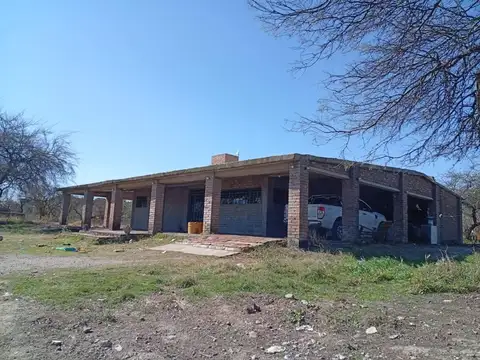 Casa 3 dormitorios una planta a terminar Unquillo Gran terreno