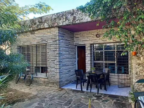 Casa de 4 ambientes con 2 locales - Villa Ballester