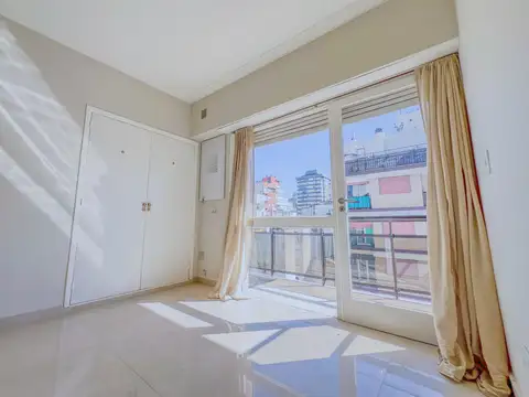 Monoambiente con Balcon al Frente Luminoso Plaza Colon