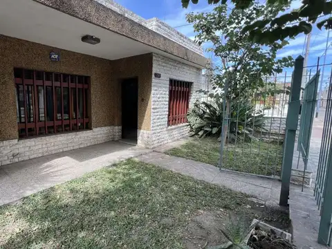 SE VENDE CASA 3 DORM CON GARAGE VILLA CABRERA